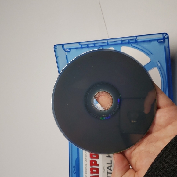 Set of 2- Blue-Ray Dvds Deadpool & Capt America Civil War - Picture 5 of 5